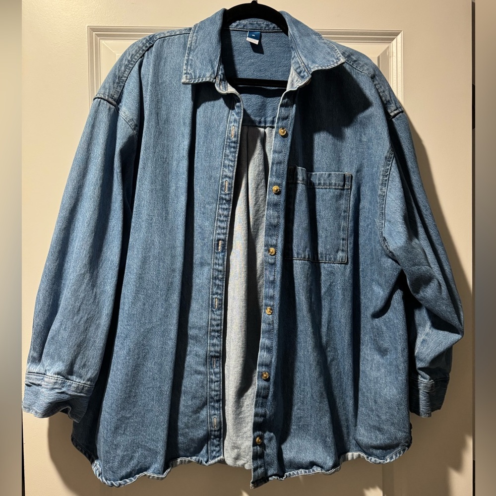 Old Navy Oversized Boyfriend Button-Down Jean Shirt - Picture 4 of 4